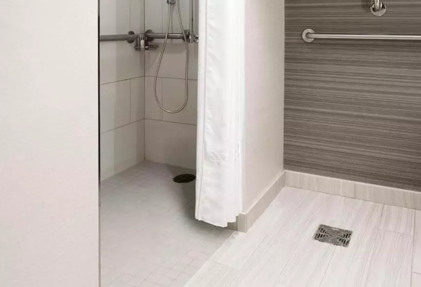 Отель Newark Liberty International Airport Marriott