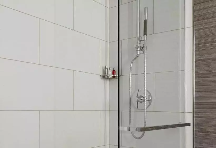 Отель Newark Liberty International Airport Marriott