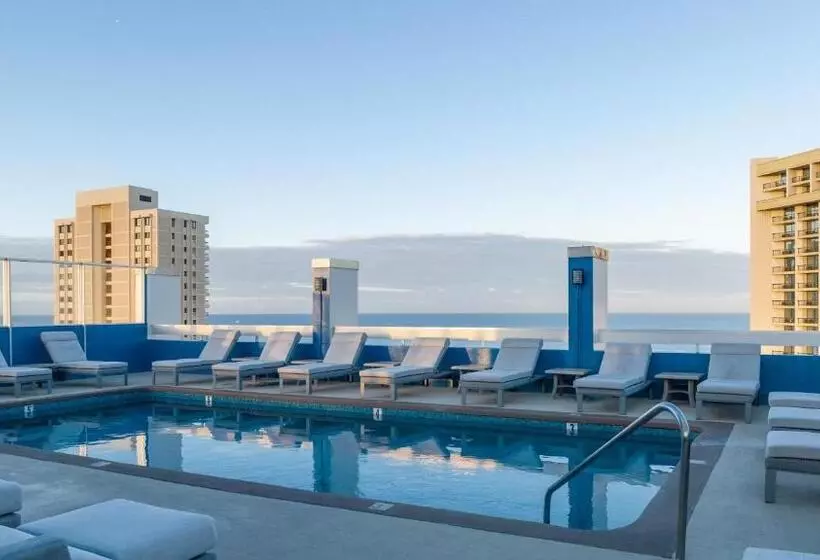 בית מלון כפרי Pacific Monarch