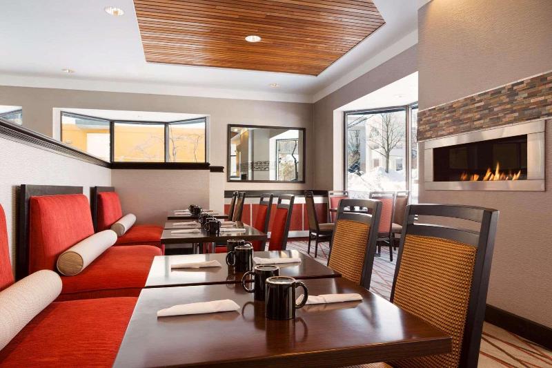 هتل Radisson Akron Fairlawn Copley