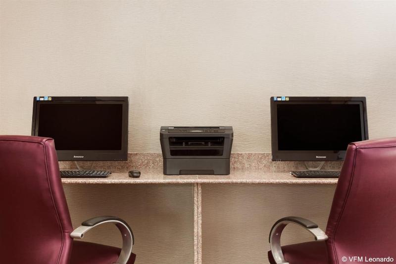 هتل Radisson Akron Fairlawn Copley