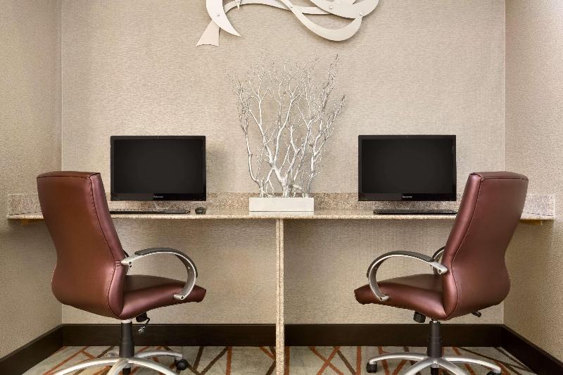 هتل Radisson Akron Fairlawn Copley