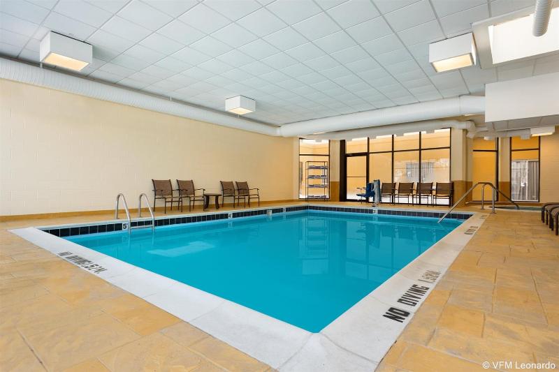 هتل Radisson Akron Fairlawn Copley