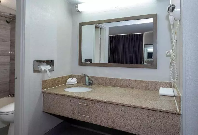 فندق Red Roof Inn Petersburg  Fort Lee