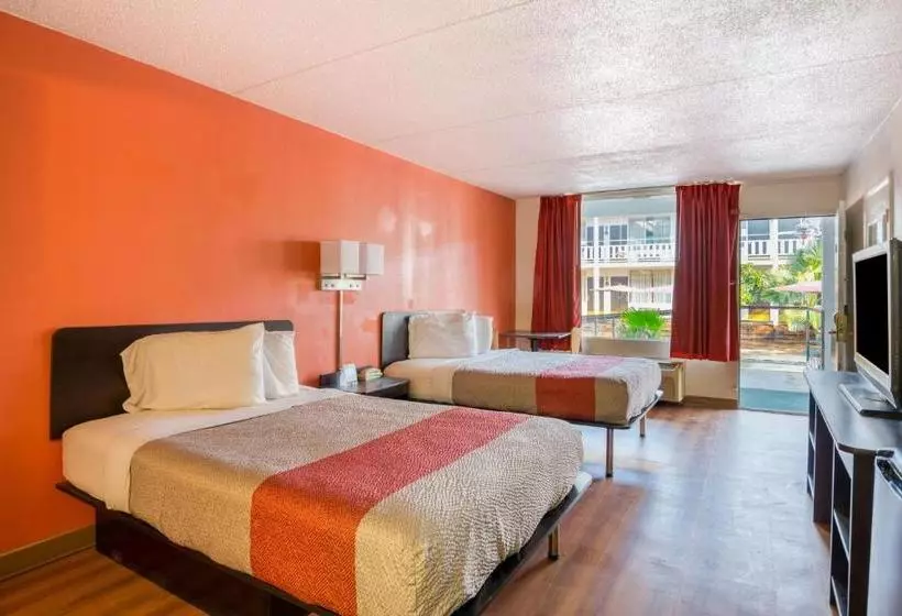 Motel 6 Sweetwater Tn