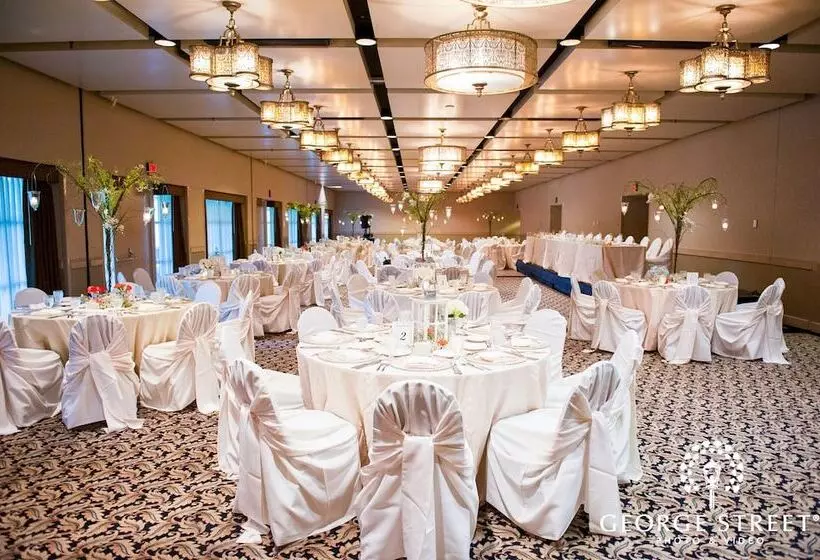 Hotel Crowne Plaza Minneapolis West, An Ihg