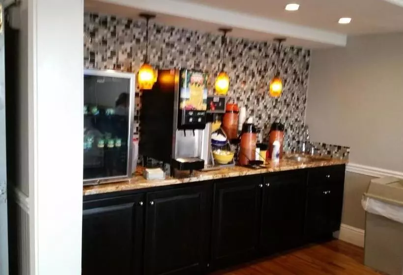 בית מלון כפרי Days Inn By Wyndham Bowling Green