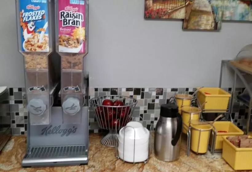 בית מלון כפרי Days Inn By Wyndham Bowling Green