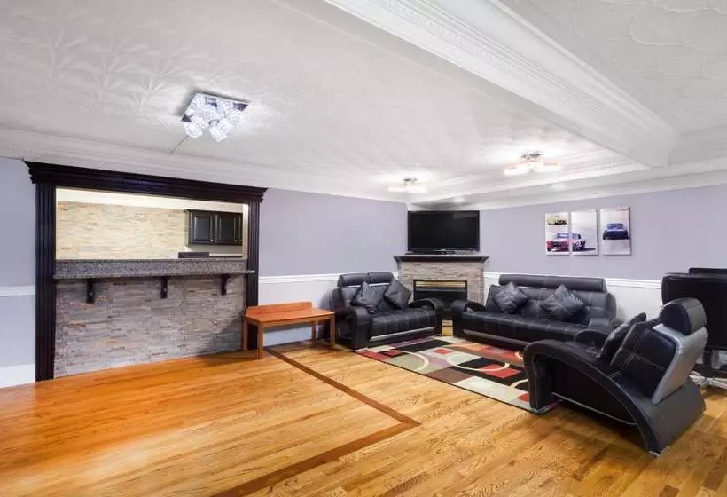 בית מלון כפרי Days Inn By Wyndham Bowling Green