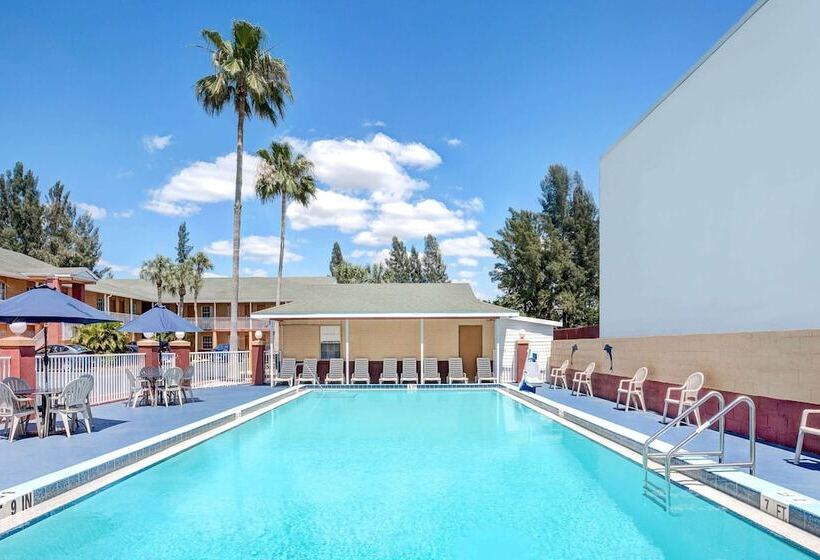 בית מלון כפרי Howard Johnson By Wyndham Ft. Myers Fl