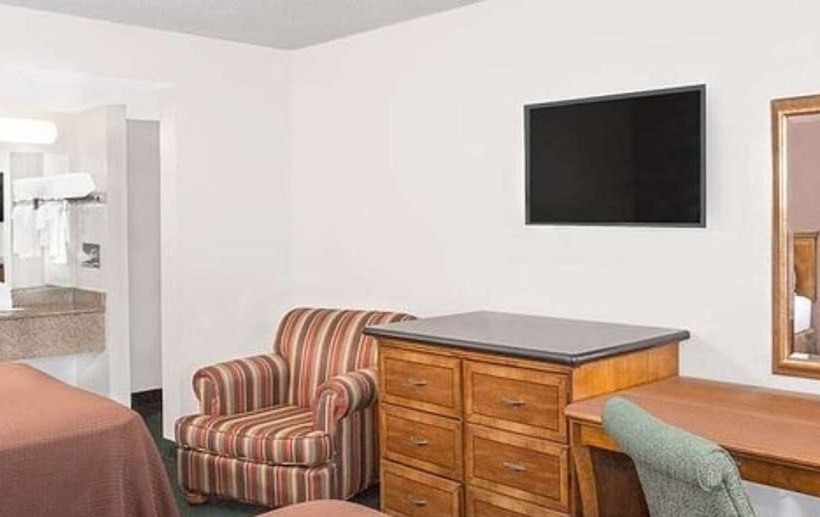 בית מלון כפרי Howard Johnson By Wyndham Ft. Myers Fl