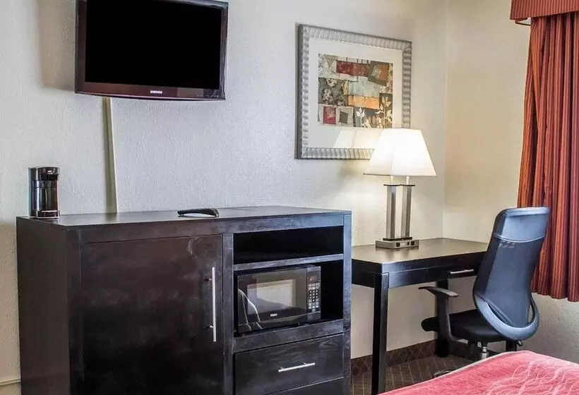 בית מלון כפרי Norwood Inn & Suites North Conference Center