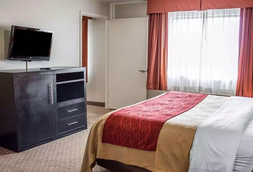 בית מלון כפרי Norwood Inn & Suites North Conference Center