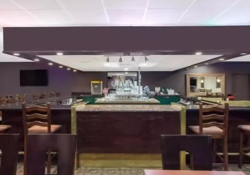 Otel Ramada By Wyndham Fresno North