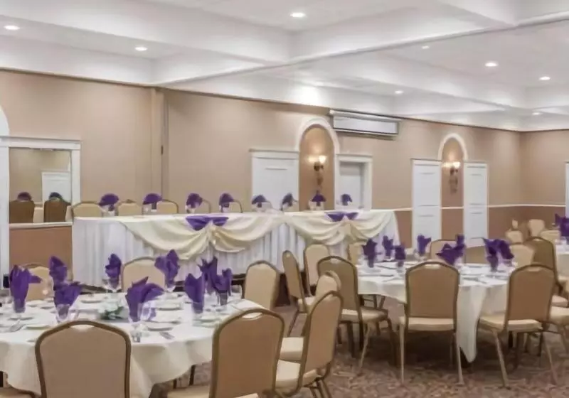 Otel Ramada By Wyndham Fresno North