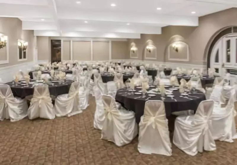 Otel Ramada By Wyndham Fresno North