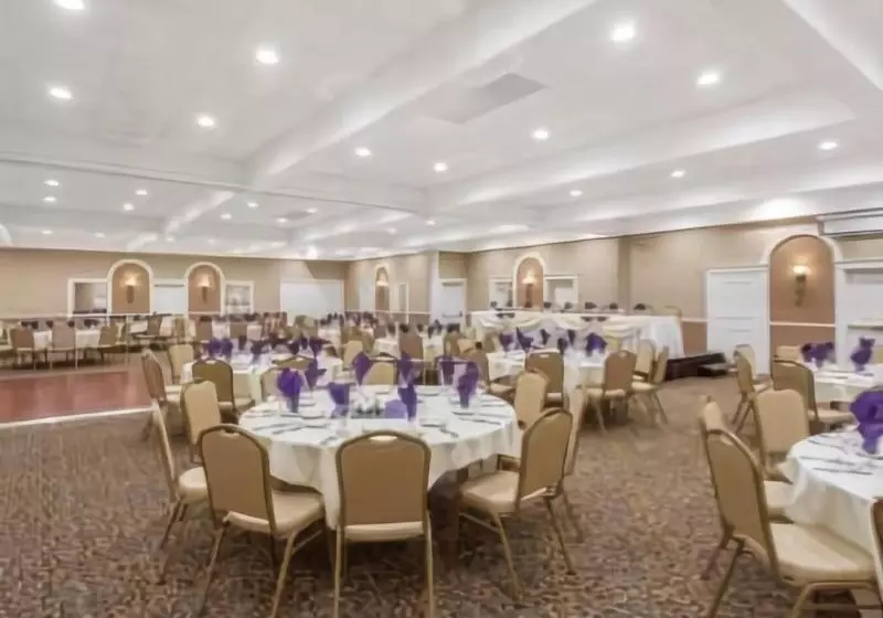 Otel Ramada By Wyndham Fresno North