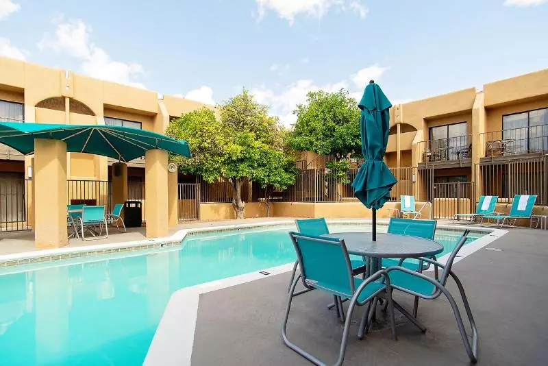 호텔 Ramada By Wyndham Tucson Airport