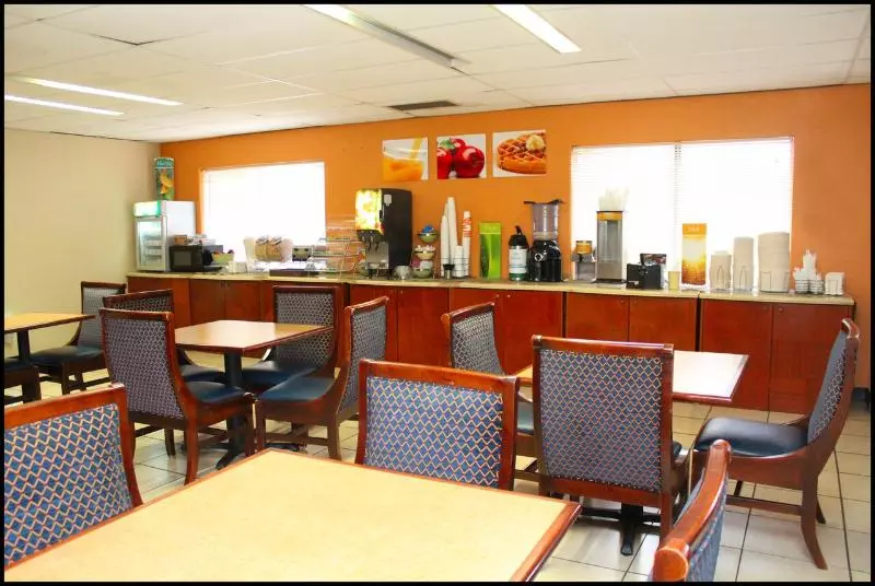 호텔 Ramada By Wyndham Tucson Airport