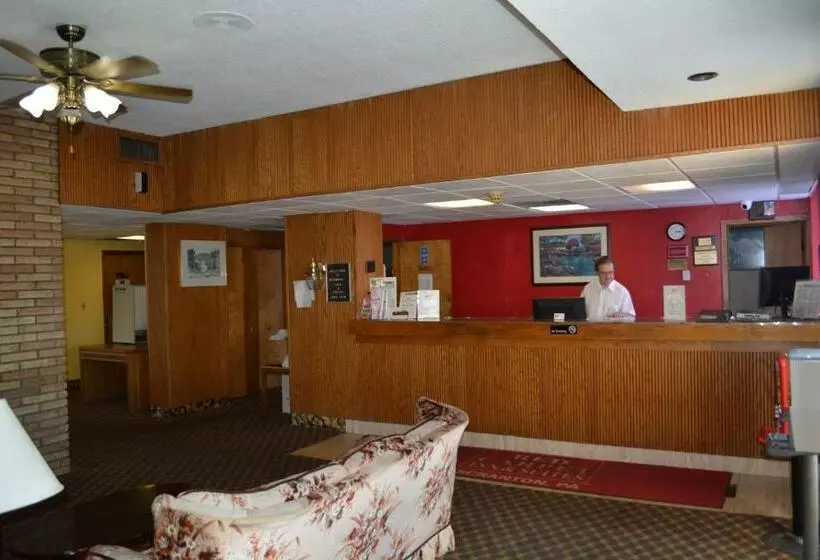 ホテル Red Carpet Inn And Suites Scranton