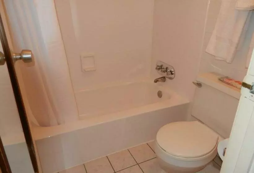 ホテル Red Carpet Inn And Suites Scranton