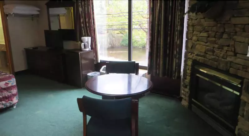 Hotel Riverside Motor Lodge