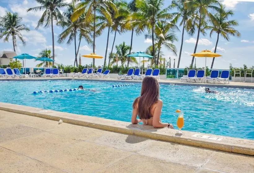 Отель Seacoast Suites On Miami Beach