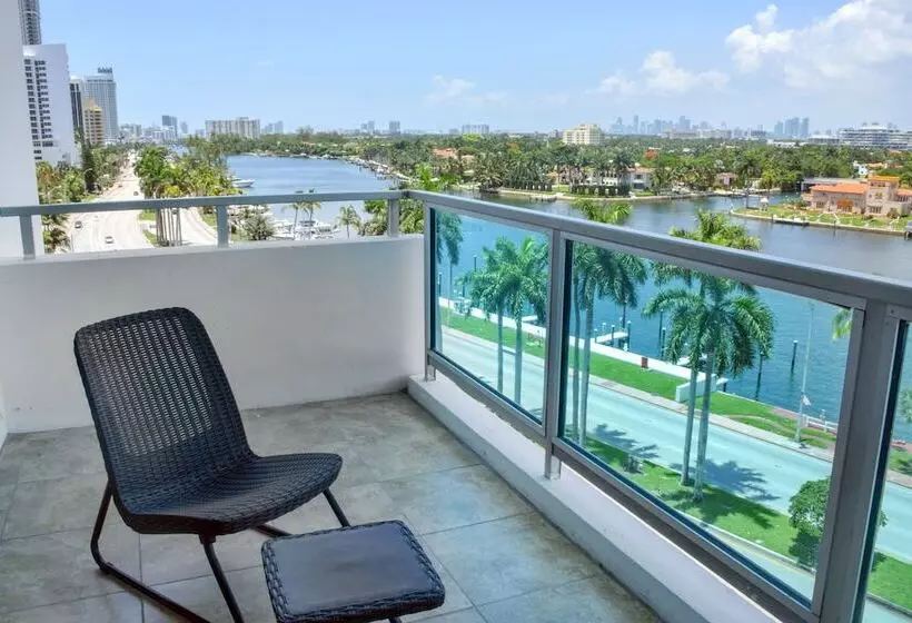 Отель Seacoast Suites On Miami Beach