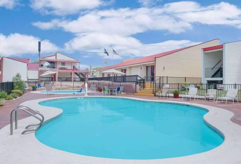 בית מלון כפרי Super 8 By Wyndham Kerrville Tx