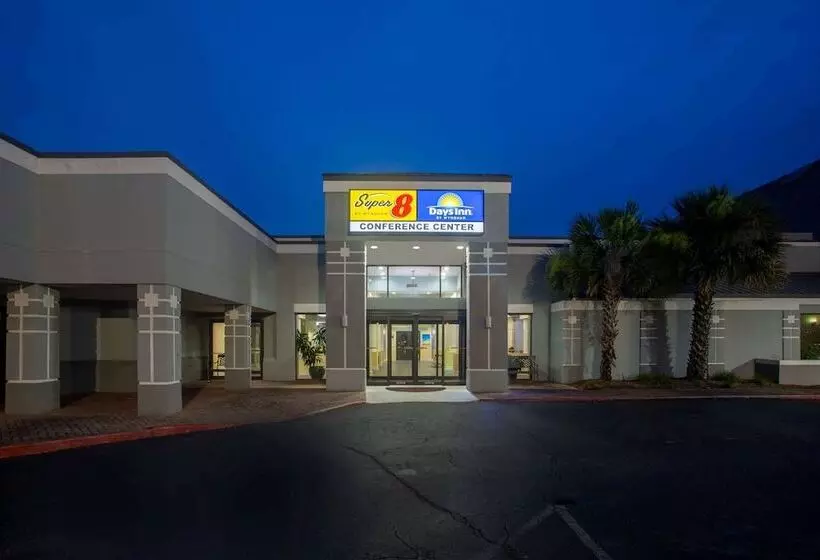 酒店 Super 8 By Wyndham Mobile I65