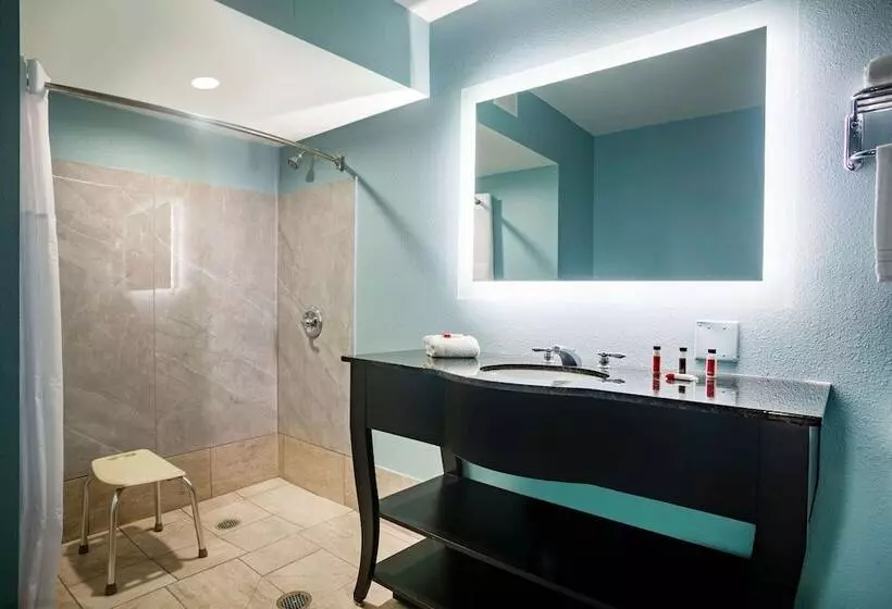 酒店 Super 8 By Wyndham Mobile I65