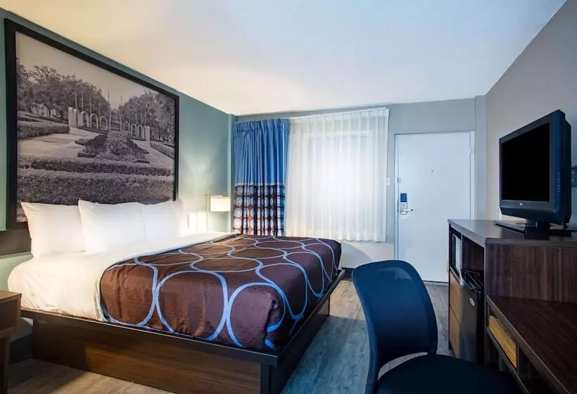 酒店 Super 8 By Wyndham Mobile I65