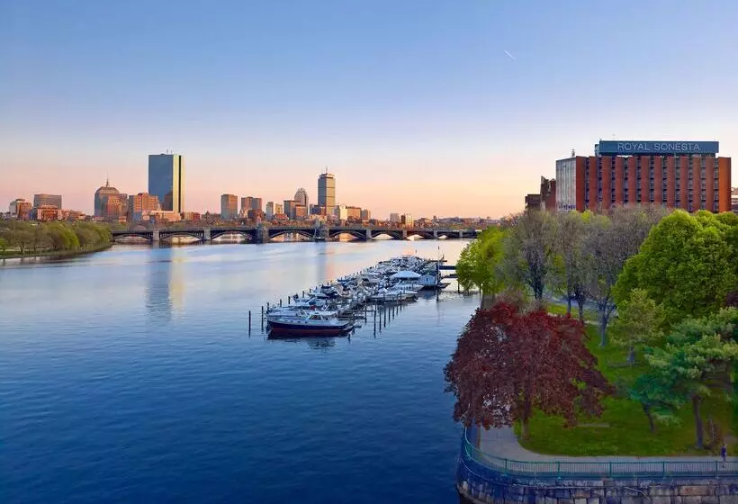 בית מלון כפרי The Royal Sonesta Boston