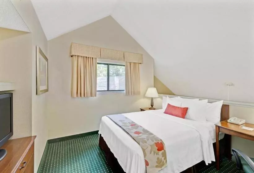 Residences At Daniel Webster