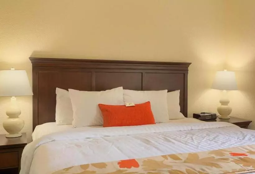 Residences At Daniel Webster