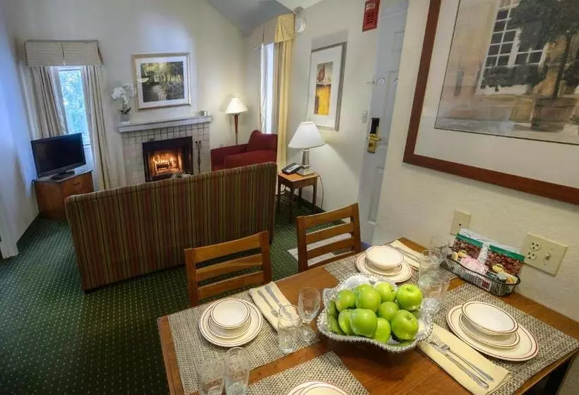 Residences At Daniel Webster