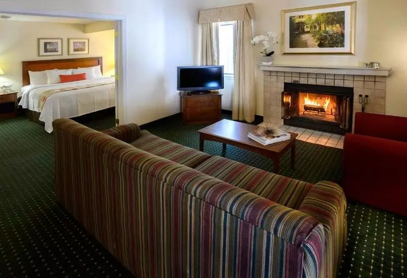 Residences At Daniel Webster