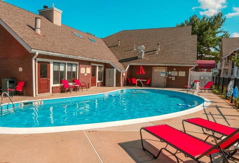 Residences At Daniel Webster