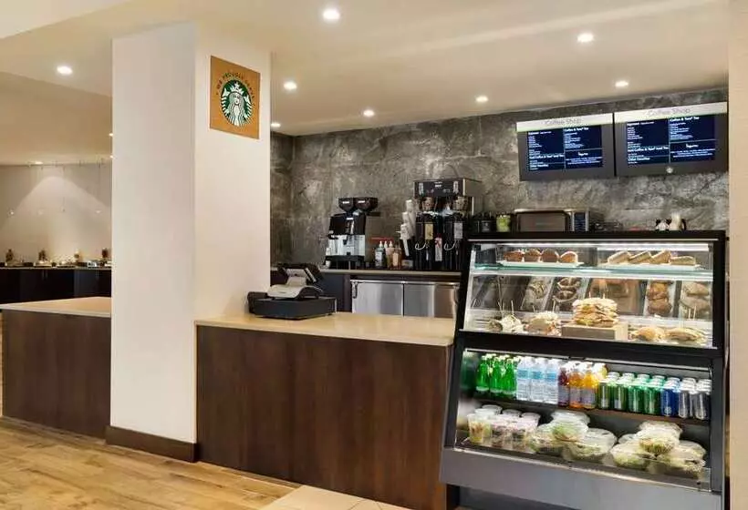 Hilton Stamford Hotel & Executive Meeting Center