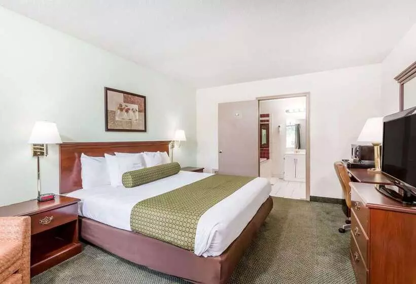 Hotelli Days Inn By Wyndham Raleigh Glenwoodcrabtree