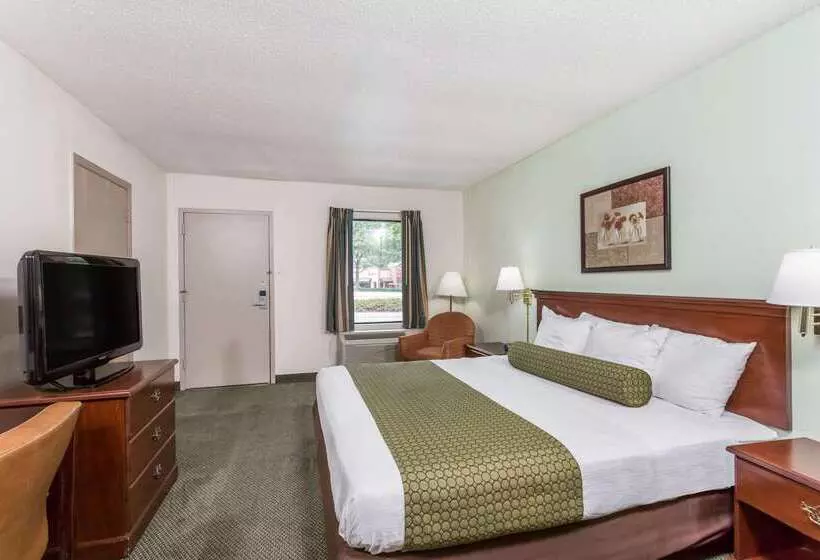 Hotelli Days Inn By Wyndham Raleigh Glenwoodcrabtree