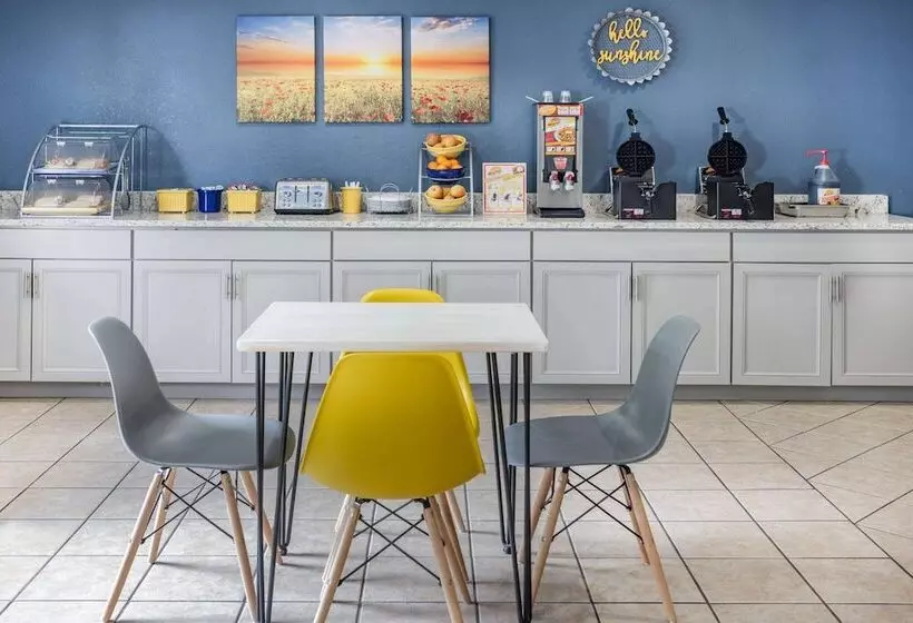 Hotelli Days Inn By Wyndham Raleigh Glenwoodcrabtree