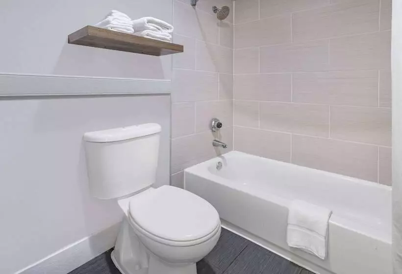 Hotelli Days Inn By Wyndham Raleigh Glenwoodcrabtree