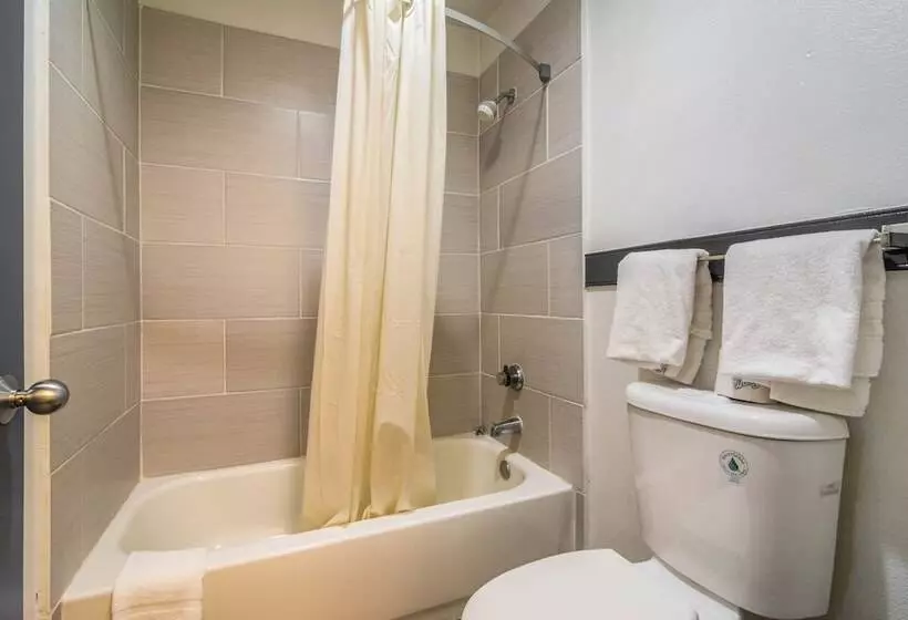 Hotelli Days Inn By Wyndham Raleigh Glenwoodcrabtree