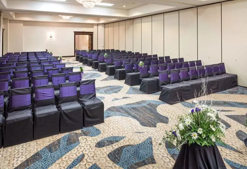 فندق Doubletree By Hilton Boston Milford