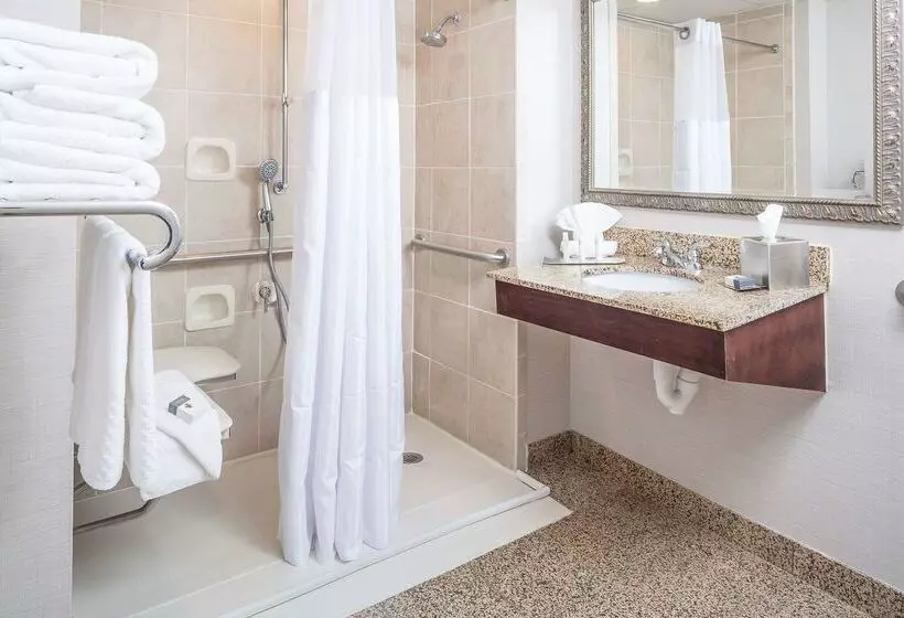 فندق Doubletree By Hilton Boston Milford