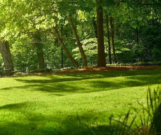 فندق Emory Conference Center