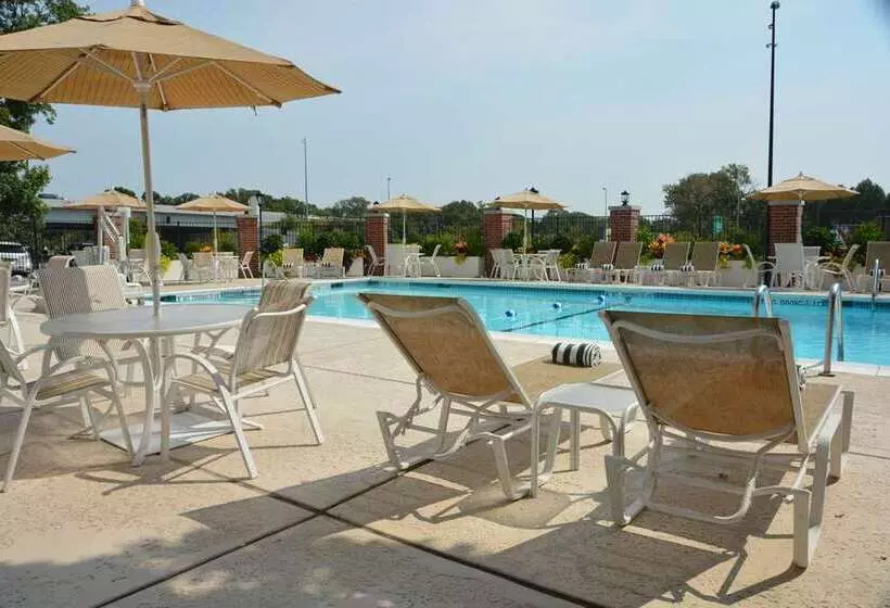 هتل Hilton St. Louis Frontenac