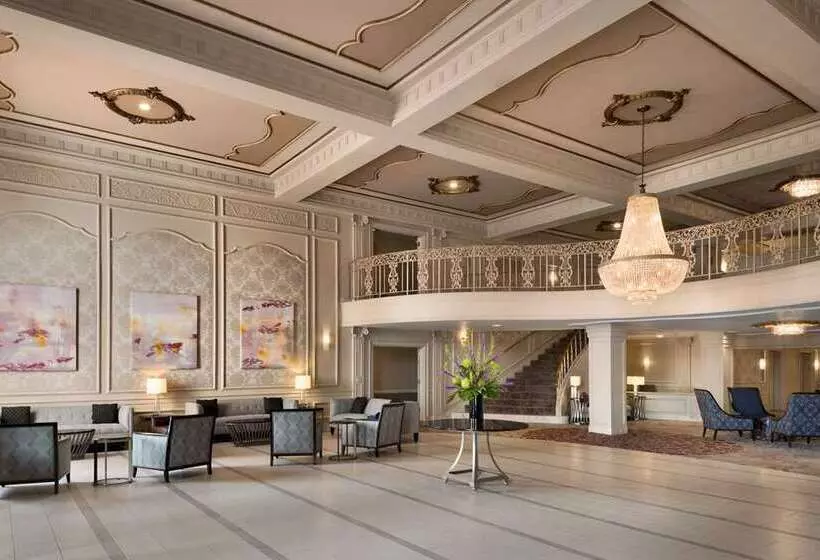 هتل Hilton St. Louis Frontenac