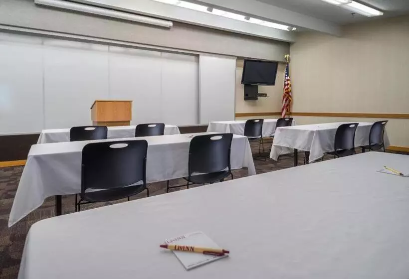 Livinn Hotel Cincinnati North/ Sharonville